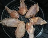 รูปขั้นตอนการทำที่ 1 ของ ปีกไก่ย่าง จากหม้อทอด