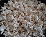 Foto langkah ke 1 dari resep Popcorn SilverQueen White Chocolate.