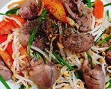 Hình bước làm 3 của món Tim gà xào giá hẹ