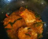 Foto langkah ke 6 dari resep Telur Mata Sapi Saos Kemangi.