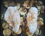 Foto del paso 8 de la receta: Merluza con calabacín al horno