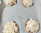 Foto del paso 3 de la receta: Canastas de queso de cabra y cebolla con mermelada de pétalos de rosa