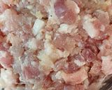 Hình bước làm 1 của món Canh hẹ nấu mọc thịt, đậu và nấm rơm
