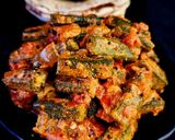 A picture of step 5 of Dahi Bhindi Masala.