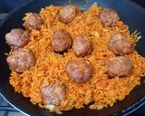 Une image de l'étape 5 de Riz petits pois carottes et boulettes.