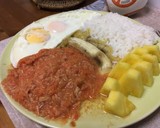 Foto del paso 3 de la receta: Arroz a la cubana con tomate natural, piña y atún