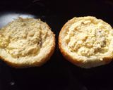 Túróval töltött sült zsemle recept fázis 4 fotója