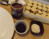 Foto del paso 4 de la receta: Alfajores de semillas de amapola con Nutella y chocolate blanco y negro