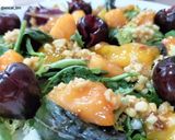 Foto del paso 5 de la receta: Ensalada templada con fruta de temporada y almendra a la miel