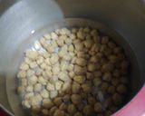 A picture of step 3 of Chole bhature cheese cups.