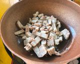 รูปขั้นตอนการทำที่ 3 ของ หมูสามชั้นคั่วพริก-เกลือ เจ