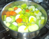 Foto del paso 2 de la receta: Crema suave de calabacín y verduras 🍲