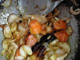 ડુંગળી ટામેટા લસણ ચટણી (Onion Tomato Garlic Chutney Recipe In Gujarati)
