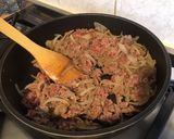 Une image de l'étape 6 de Bœuf épicé aux courgettes, oignons et persil.