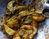 বাঁধাকপি ও মটরশুঁটি দিয়ে কাতলা মাছের ঝোল(katla macher jhol recipe in Bengali) রেসিপি ধাপ - 5 ছবি