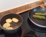 Foto del paso 2 de la receta: Atún en salsa verde y patatas crujientes