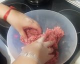 Foto del paso 2 de la receta Albóndigas con salsa amarilla tipo española