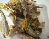 Gambar langkah 1 resipi Nasi Goreng Ikan Goreng.