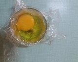 Foto del paso 6 de la receta: Huevo poché sobre cama de espárragos trigueros y salmón ahumado