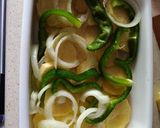 Foto del paso 1 de la receta: Lubina en cama de patata, cebolla y pimiento