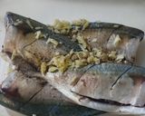 Hình bước làm 1 của món Cá Nục Chiên Mắm Ớt với NCKD/ Fried Kampung fishs
