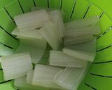 Foto del paso 2 de la receta: Ensalada de pencas de acelga con vinagreta de mostaza y miel