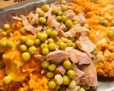 Foto del paso 5 de la receta: ARROZ CON SALSA, QUESO Y POLLO EN TROZOS 🍚🥫🧀🍗(Arroz con pollo para los más chicos) 🍚🍗🧒🏻👦🏼👧🏻👦🏼🥕🫛