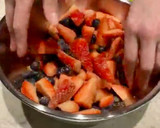 Foto del paso 3 de la receta: Crumble de frutos rojos ¡típica receta inglesa!