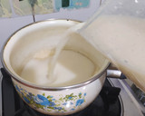 Foto langkah ke 2 dari resep Puding Roti Tawar Pandan Kelapa.