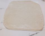 Foto del paso 2 de la receta Coca rústica de champiñones al ajillo con lecho de puerro y toque de Grana Padano