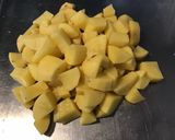Une image de l'étape 5 de Pommes de terre roseval sautées aux poivrons corne et herbes aromatiques.