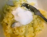 Hình bước làm 1 của món Bánh khoai tây nhân phô mai