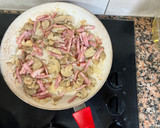 Foto del paso 2 de la receta: Macarrones con nata, bacon, queso y champiñones