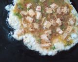 A picture of step 3 of Cheesy chicken n bell peppers omelet.