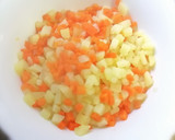 Foto del paso 2 de la receta: Ensaladilla sobre barcas de pan de gambas