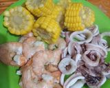 Foto langkah ke 1 dari resep Seafood Saus Padang.