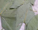 A picture of step 1 of Turiya Patra Sabji.