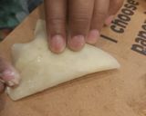 A picture of step 5 of چکن چیز سموسہ.