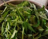 Foto langkah ke 3 dari resep Tumis Kangkung Pedas Manis.