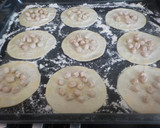Foto del paso 11 de la receta: Pastelitos de hojaldre rellenos con natillas y ciruelas en almíbar