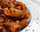 Foto del paso 9 de la receta: Rigatoni picantes con calamar y alcaparras
