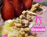 A picture of step 8 of Strawberry-banana smoothie bowl.