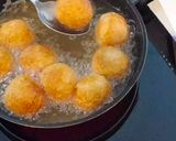 Foto del paso 4 de la receta: Sopa de coliflor y espárragos con albóndigas de pollo