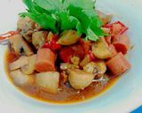 Foto langkah ke 5 dari resep Tumis jamur sosis.