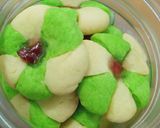Foto langkah ke 4 dari resep Cookies Teflon Bunga.