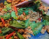 Foto langkah ke 3 dari resep Thai Chicken Basil /Tumis Ayam Cincang ala Thai.