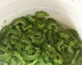 Foto langkah ke 1 dari resep Tumis pare udang.