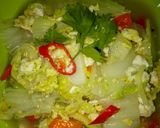 Foto langkah ke 4 dari resep Tumis telor sawi putih.