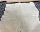 Foto del paso 1 de la receta: Rollitos de Pan de Molde con Bacon y Dátiles