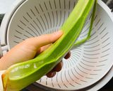 Hình bước làm 2 của món Vào bếp cùng con: nước nha đam hạt sen mật ong